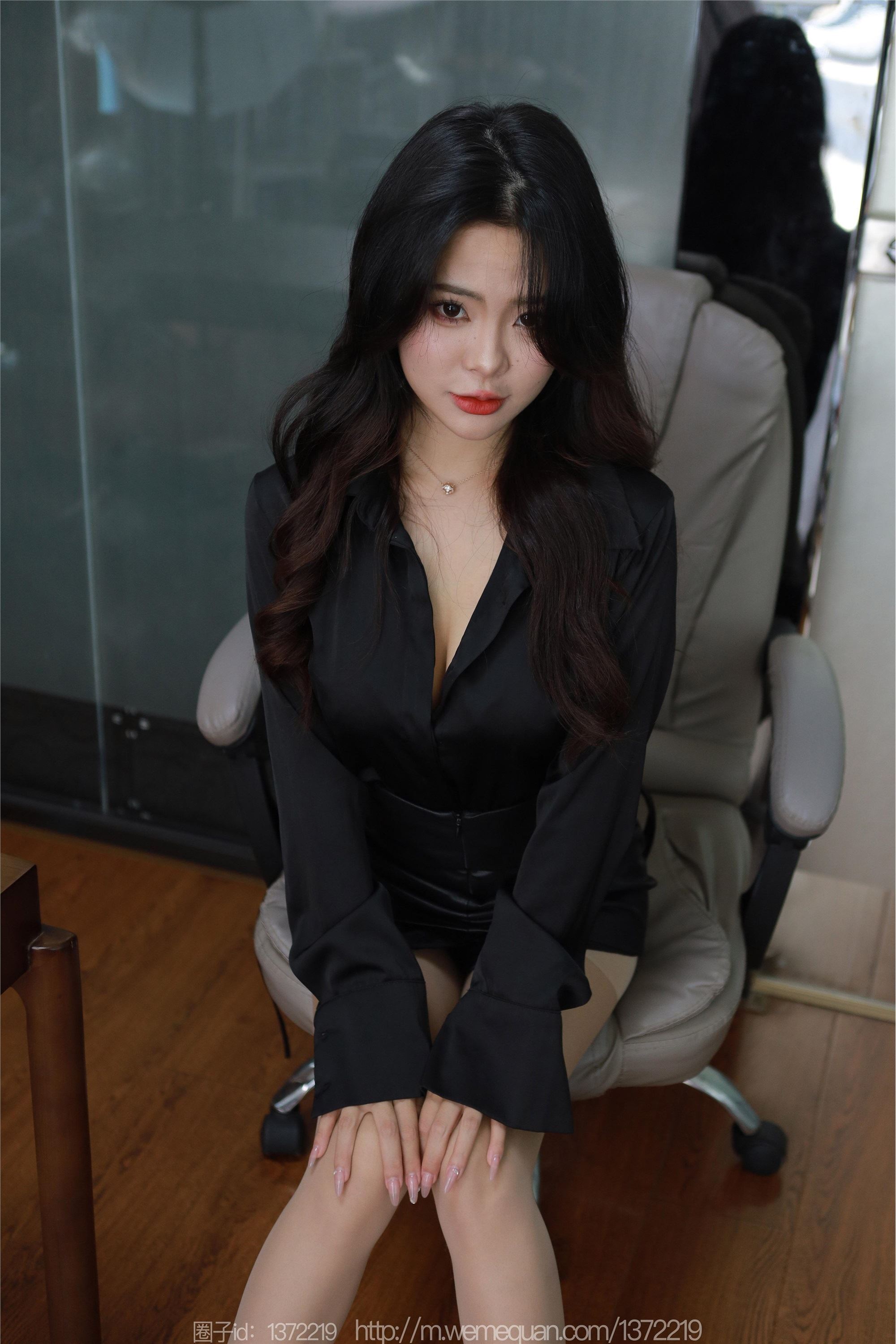 IESS异思趣向  2023.09.21 丝享家 1539 兔兔《桌上的办公》